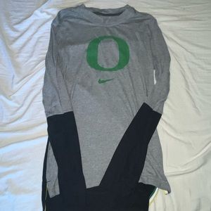 Nike Oregon Long Sleeve Shirt, Size Men’s small (Women’s large).
